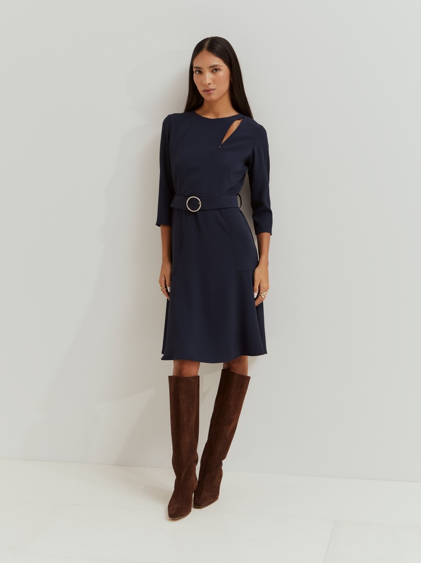 Vestido curto com cinto