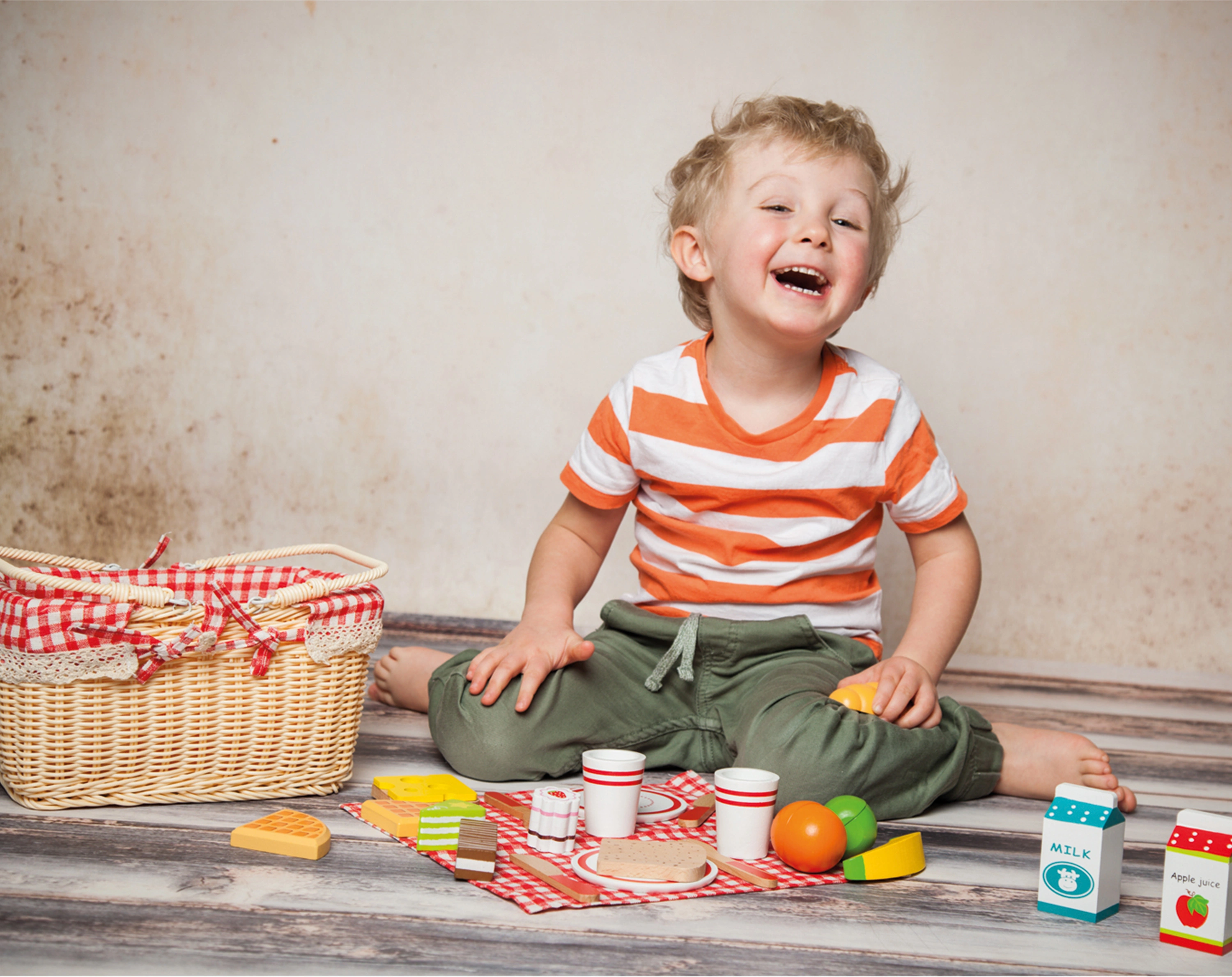 Picknickkorb mit Zubehör aus Holz