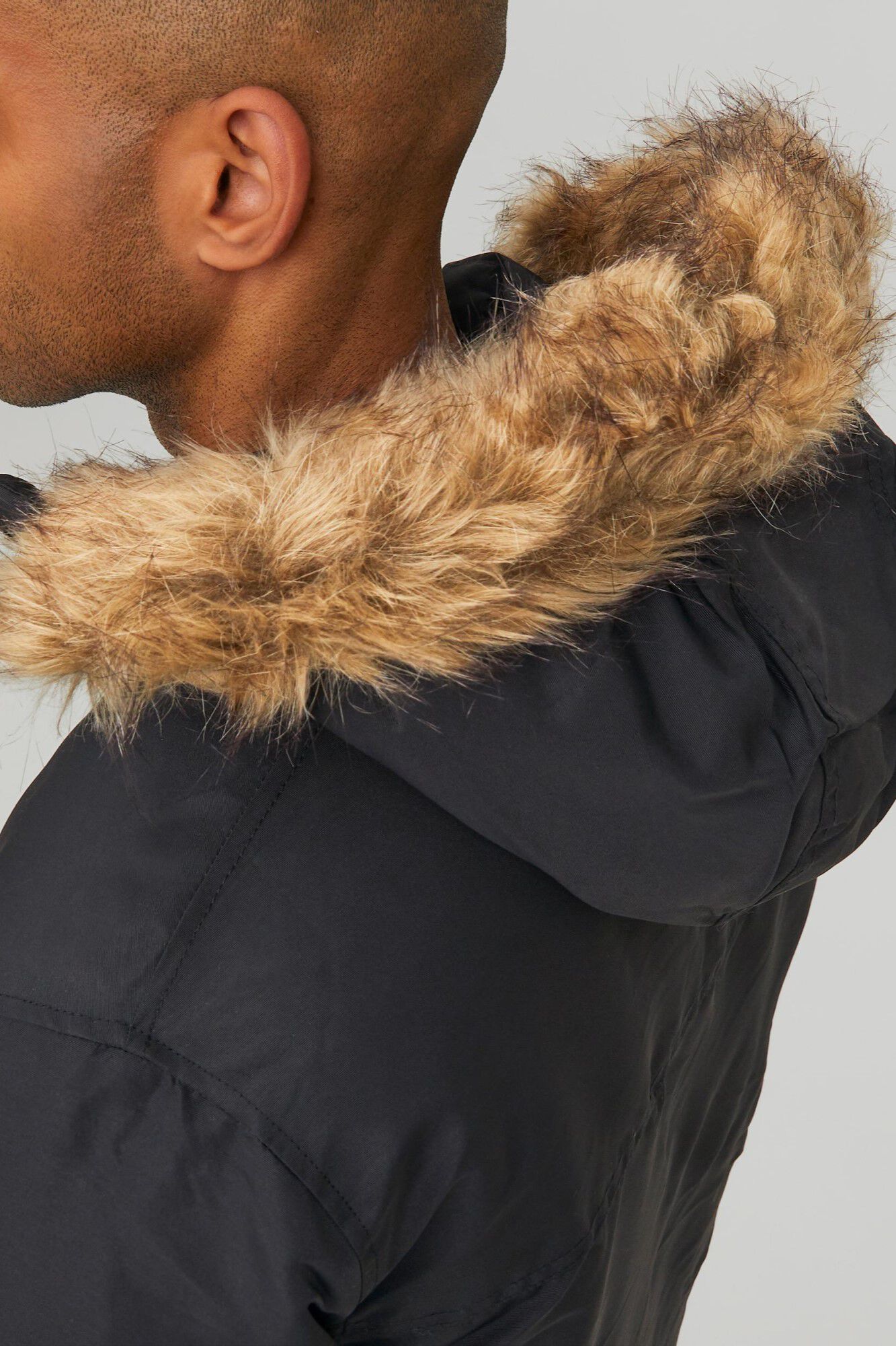 Parka com capuz de pele