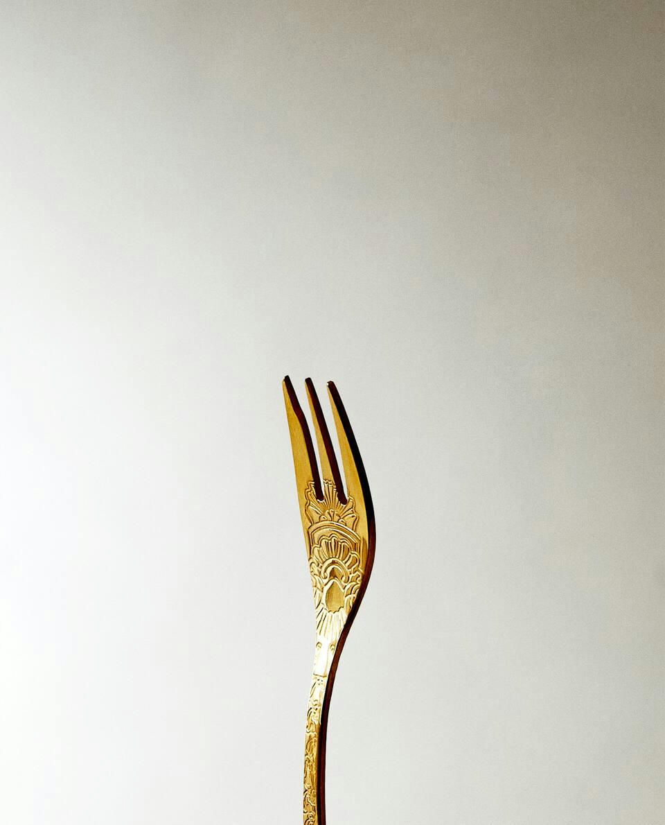 Garfo de brunch em ouro gravado