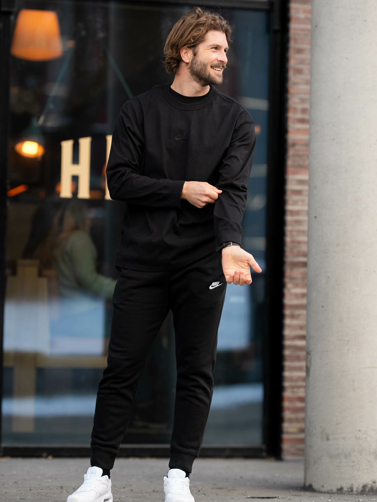 Sportswear Premium Essential Long Sleeve Tee