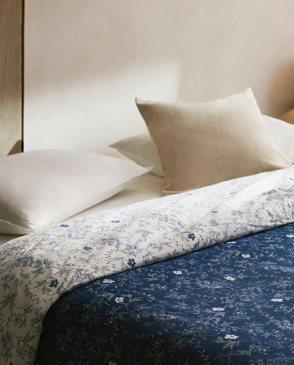 CAPA DE EDREDOM COM ESTAMPA FLORAL AZUL