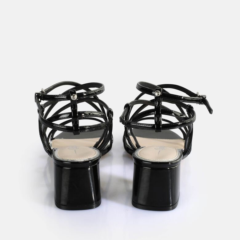Lilly Cage