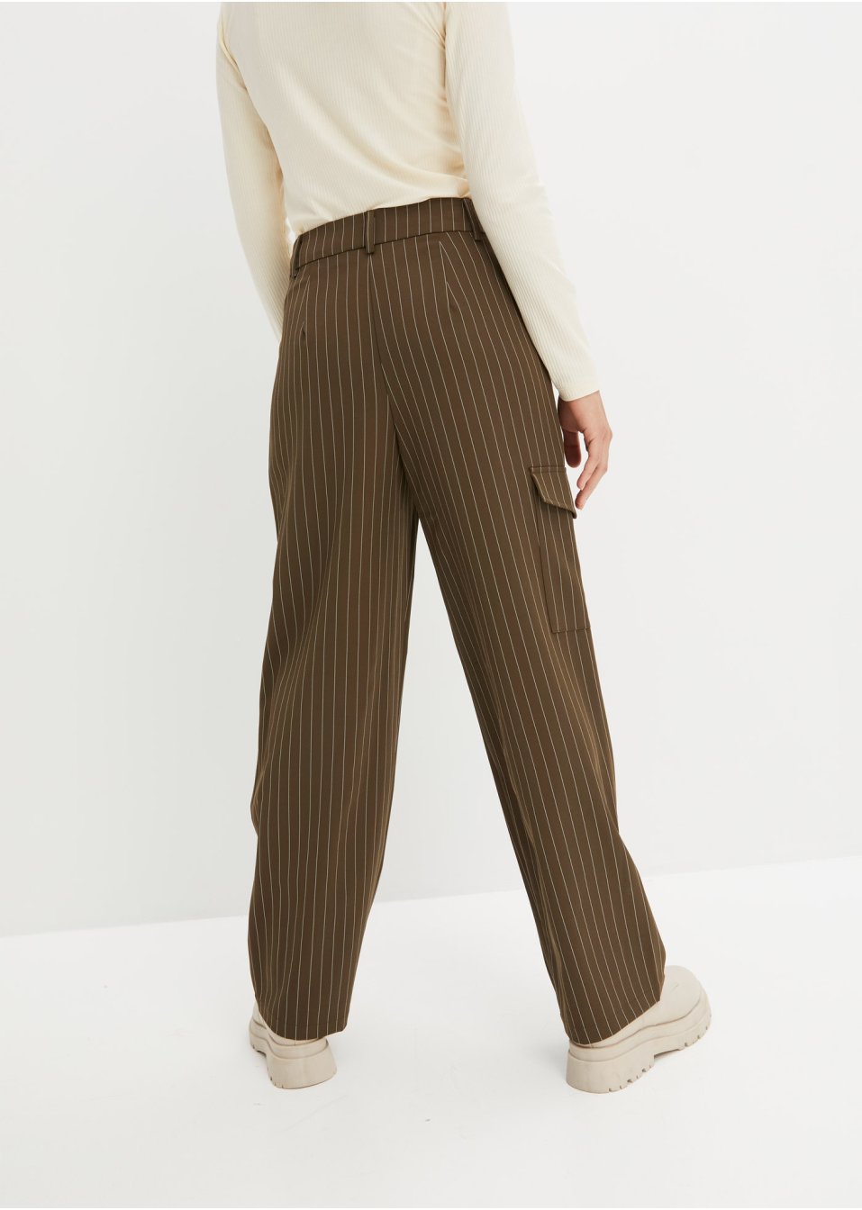Pantalon cargo à fines rayures