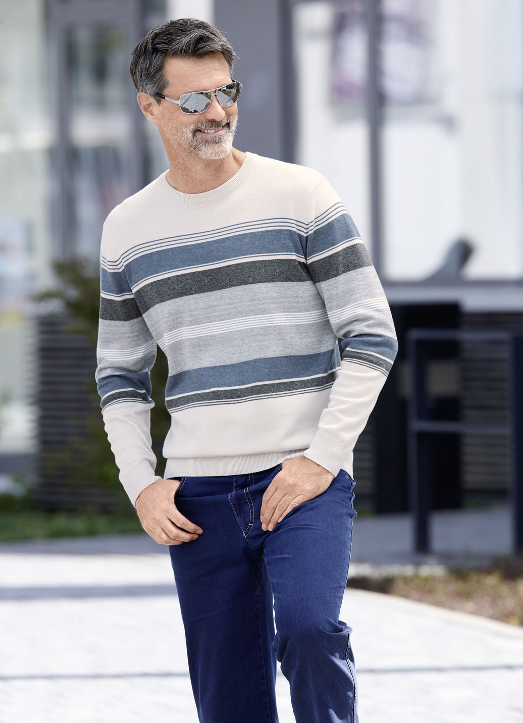 Gestreifter Rundhalspullover