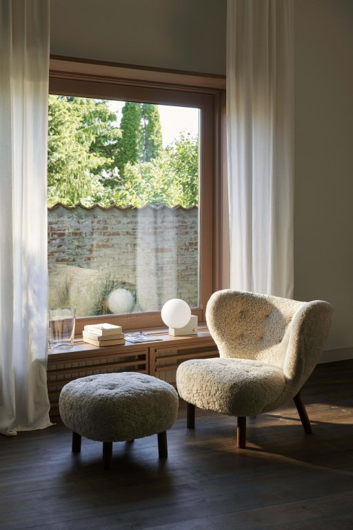 &tradition Little Petra VB1 fauteuil walnoot, Karakorum 003