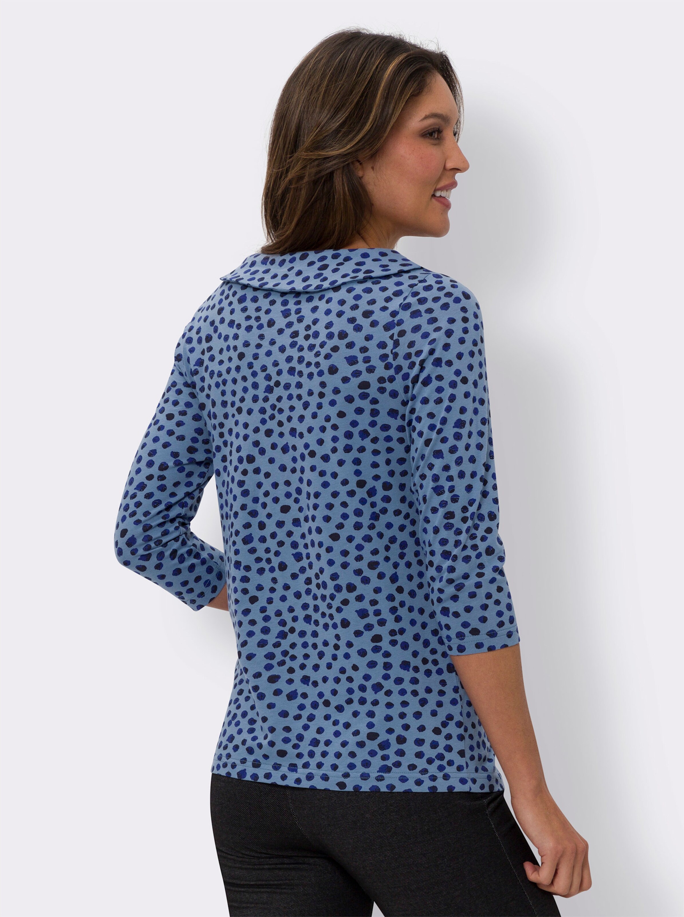 34-Arm-Shirt mit Zierspange am Ausschnitt