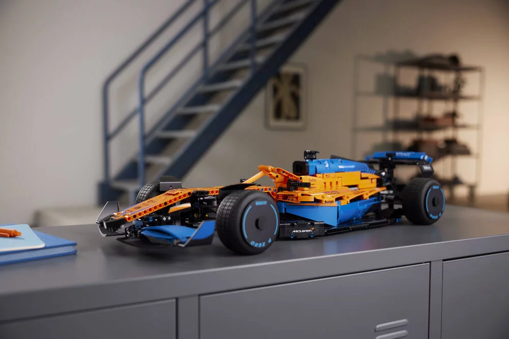 LEGO®TECHNIC 42141 - LA VOITURE DE COURSE MCLAREN FORMULA 1