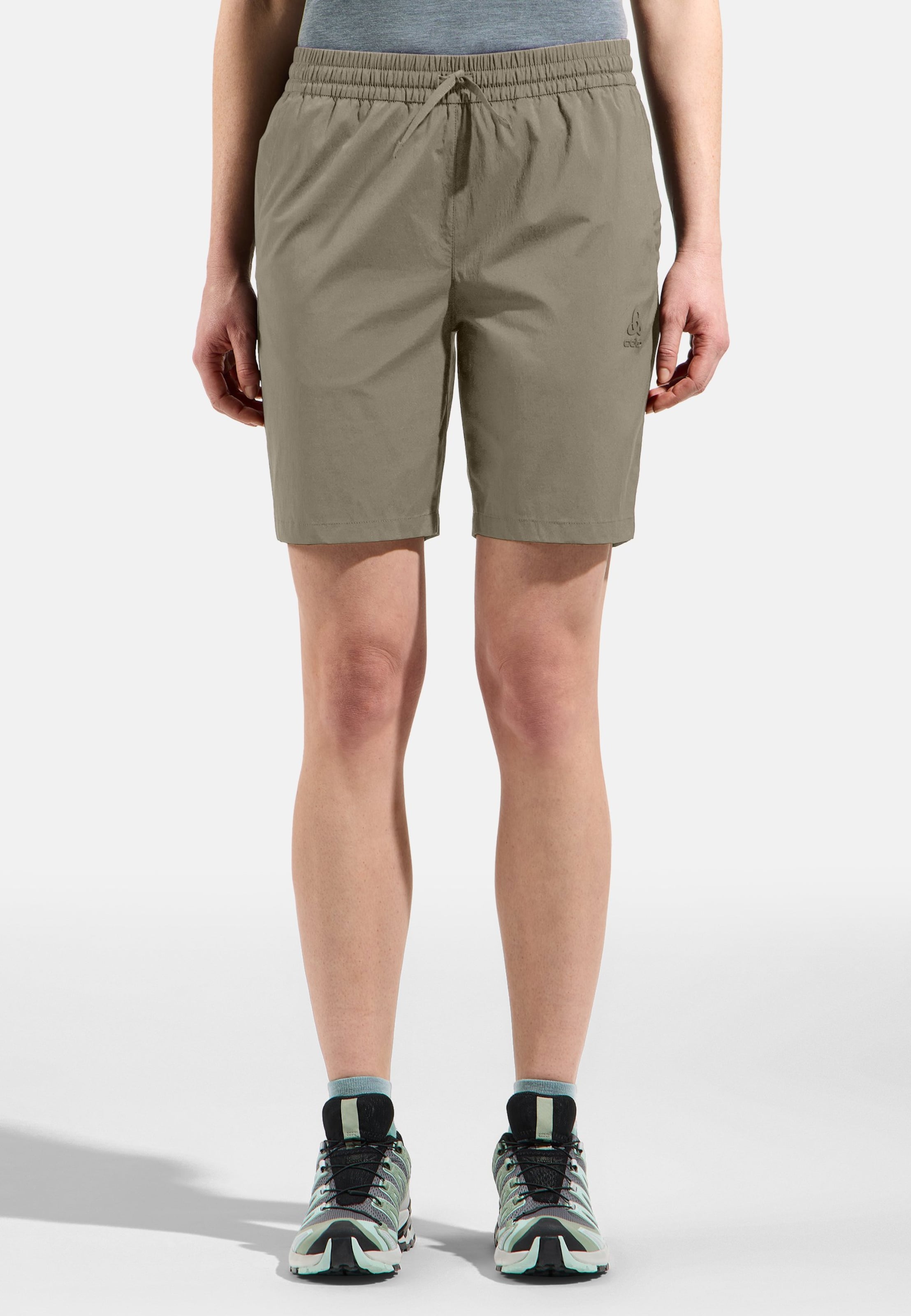 Essentials Wandershorts in vetiver