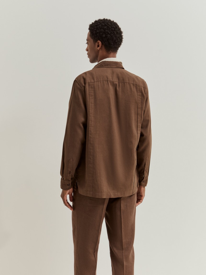 Sobrecamisa em linho e algodão com bolsos