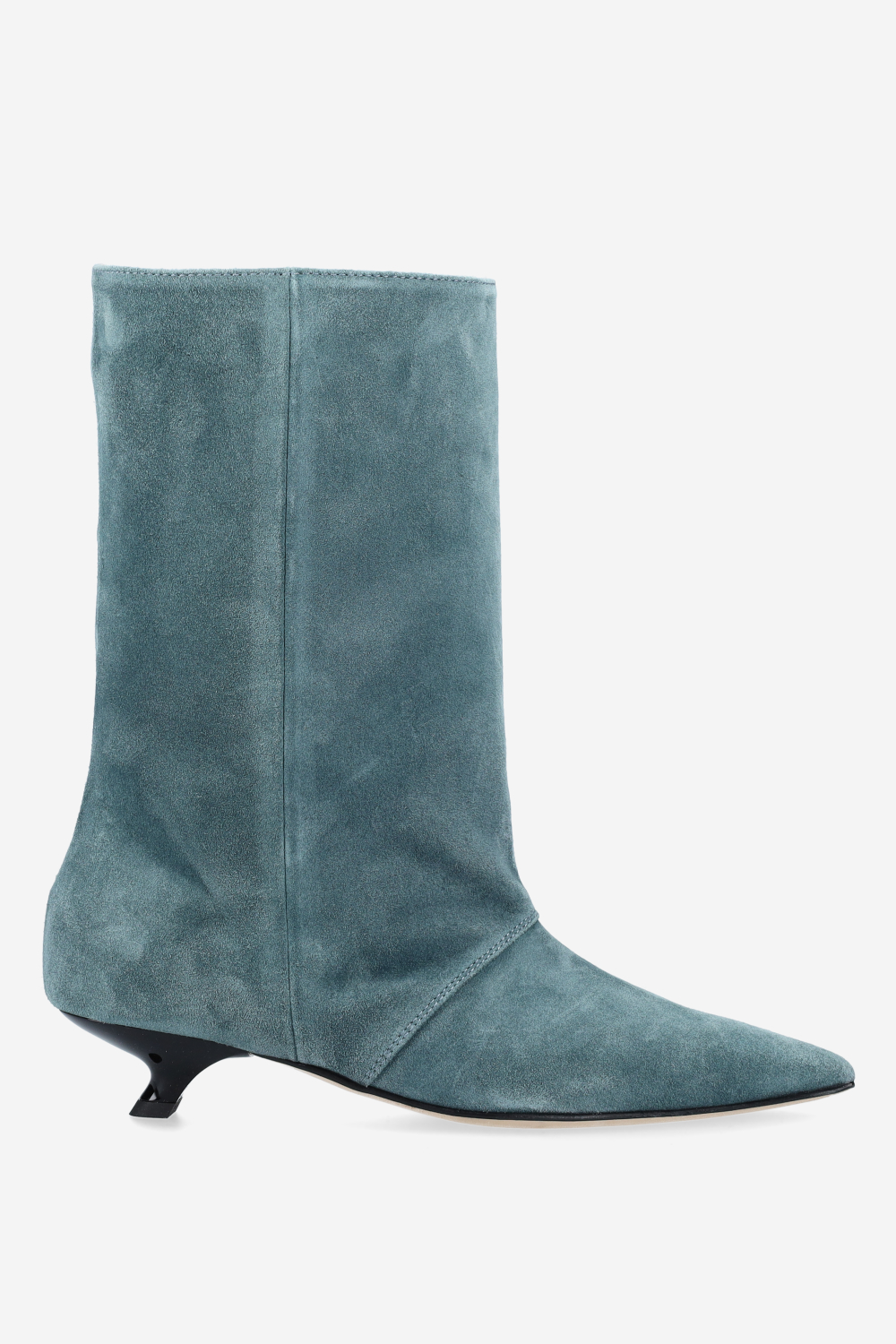 Unforgettable suede boots