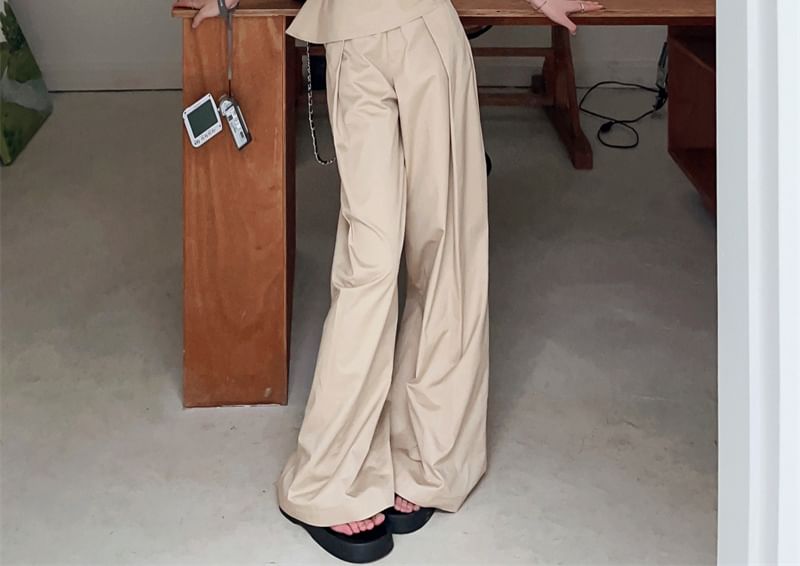 Arabesquito - Mouwloos asymmetrisch effen topje / Broek met hoge taille en wijde pijpen