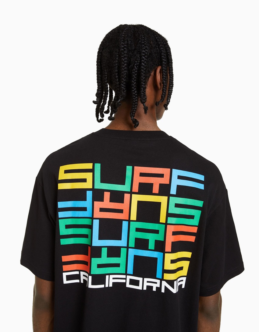 Camiseta de manga curta com estampa e modelagem quadrada