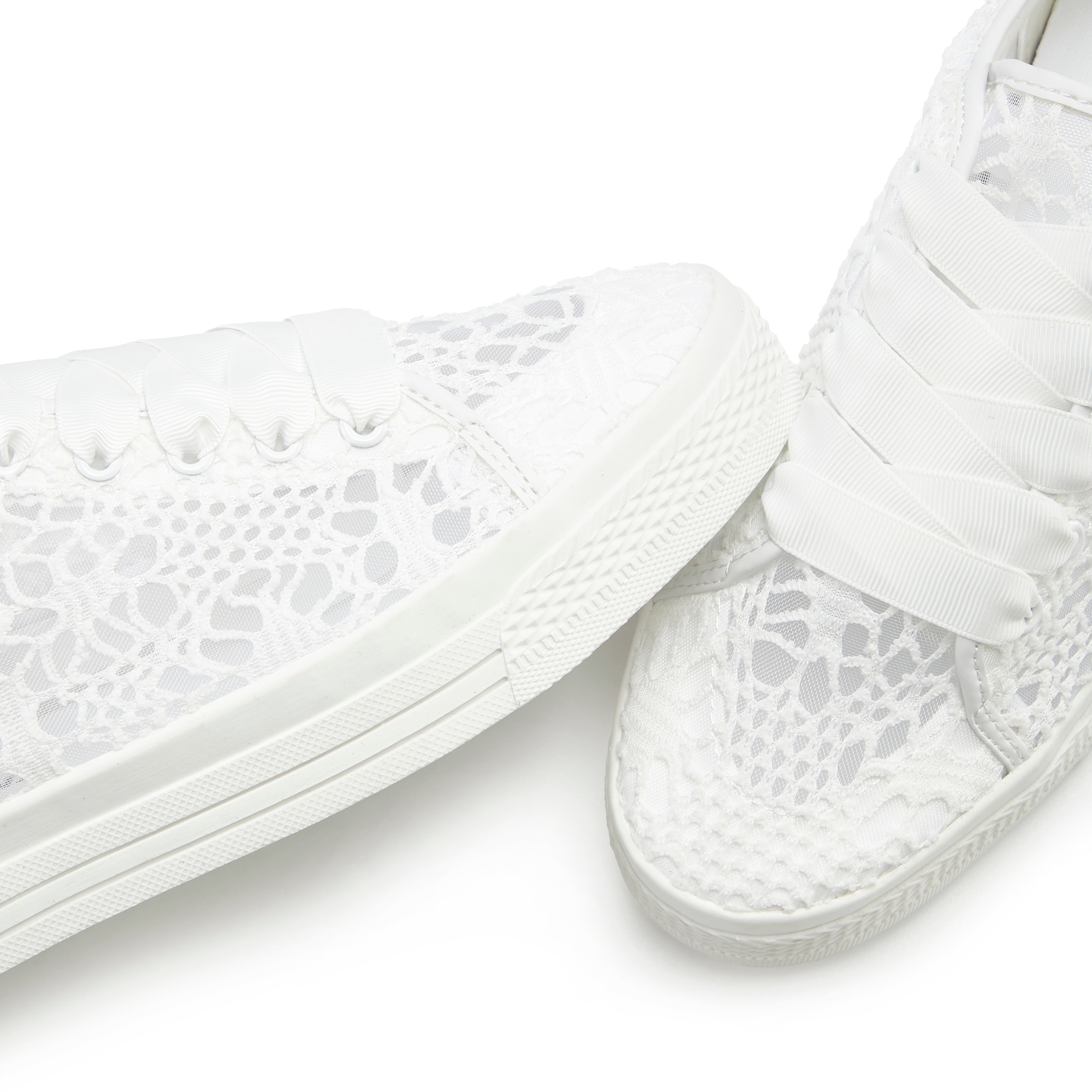LASCANA Sneaker  mit leichter Plateausohle und Spitze, Schnürhalbschuhe, Freizeitschuhe