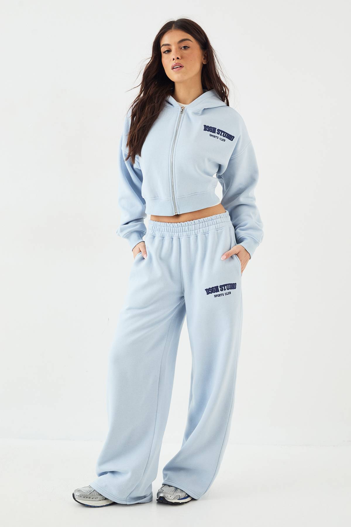 DSGN Studio Sweat à Casynthétiqueche Court Boxy avec Appliqués