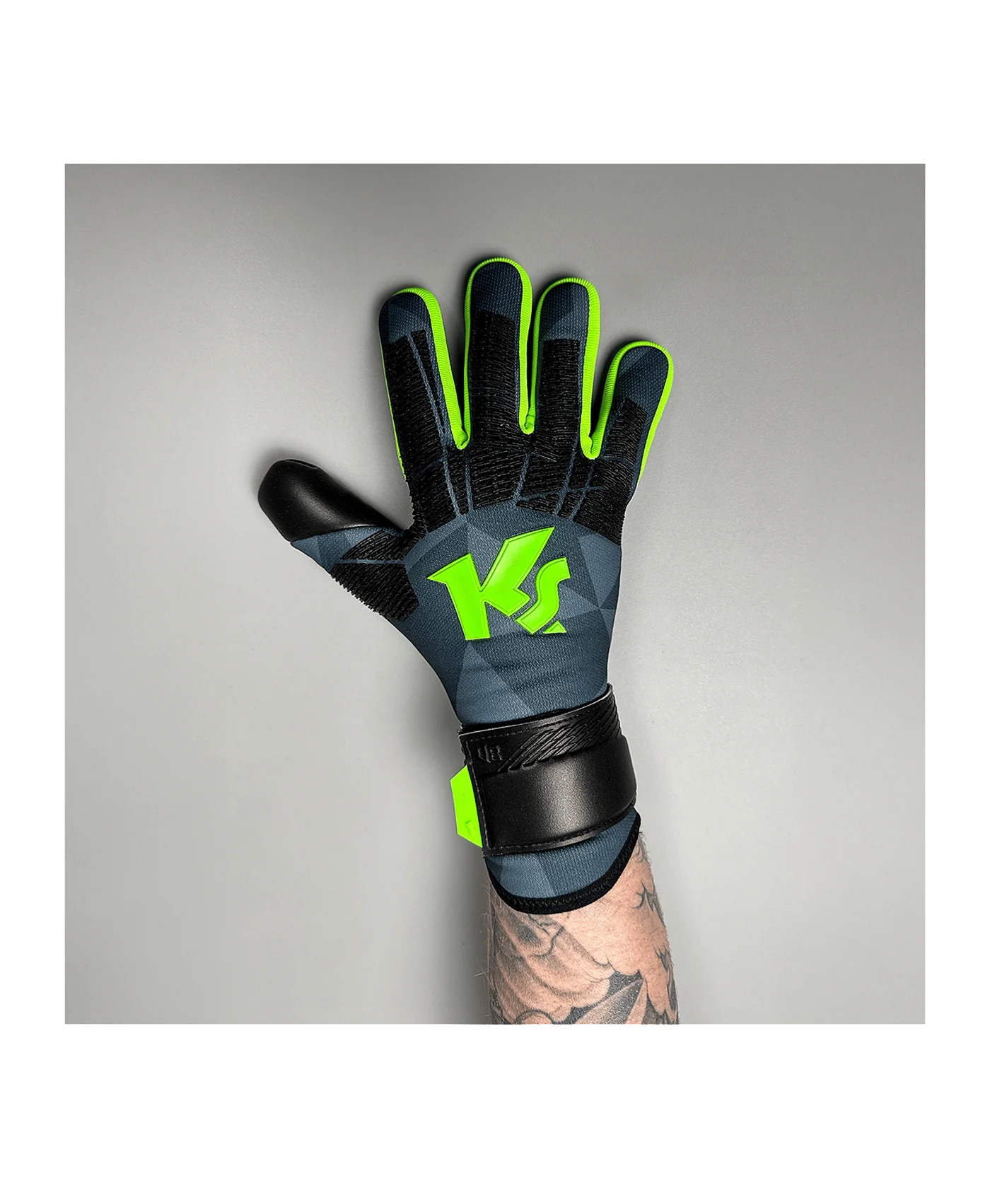 KEEPERsport Varan8 Champ Power Demon Torwarthandschuhe Schwarz