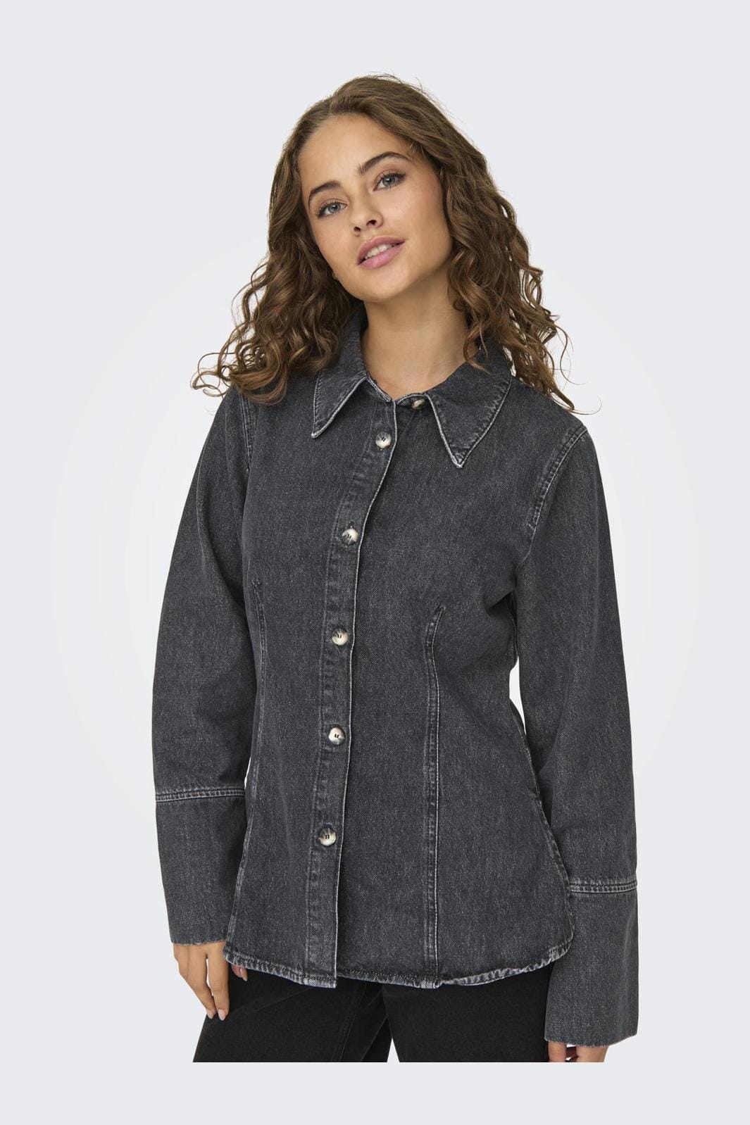 Only Onlnara L/S Fitted Shirt Sik 4717340 washed black