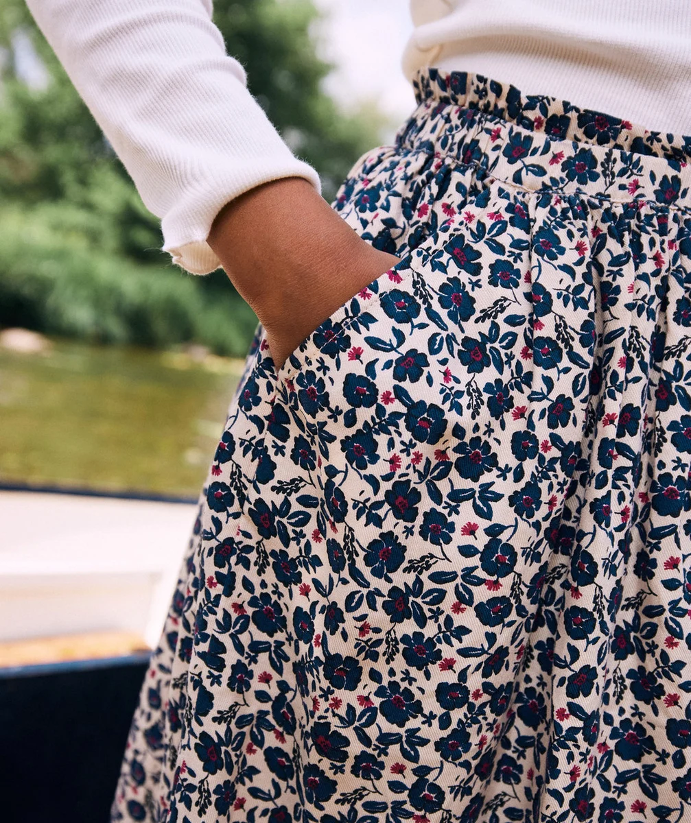 JUPE LONGUE FILLE EN VISCOSE RESPONSABLE IMPRIMÉE FLEURIE BEIGE ET BLEU MARINE