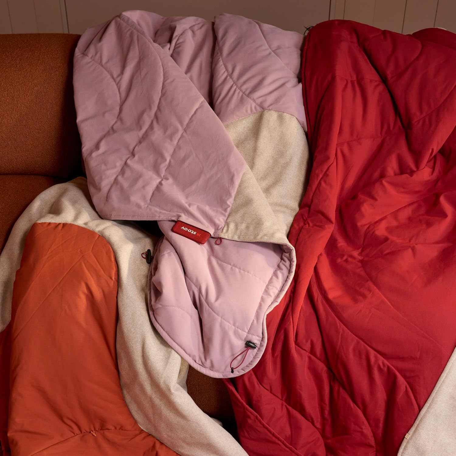 STOOV Huge Hug³ - Heizdecke - Drahtlos - Infrarot-Wärmetechnik - Pro Batterie mit bis zu 5 Stunden drahtlose Wärme - 135x180 cm - Original Orange