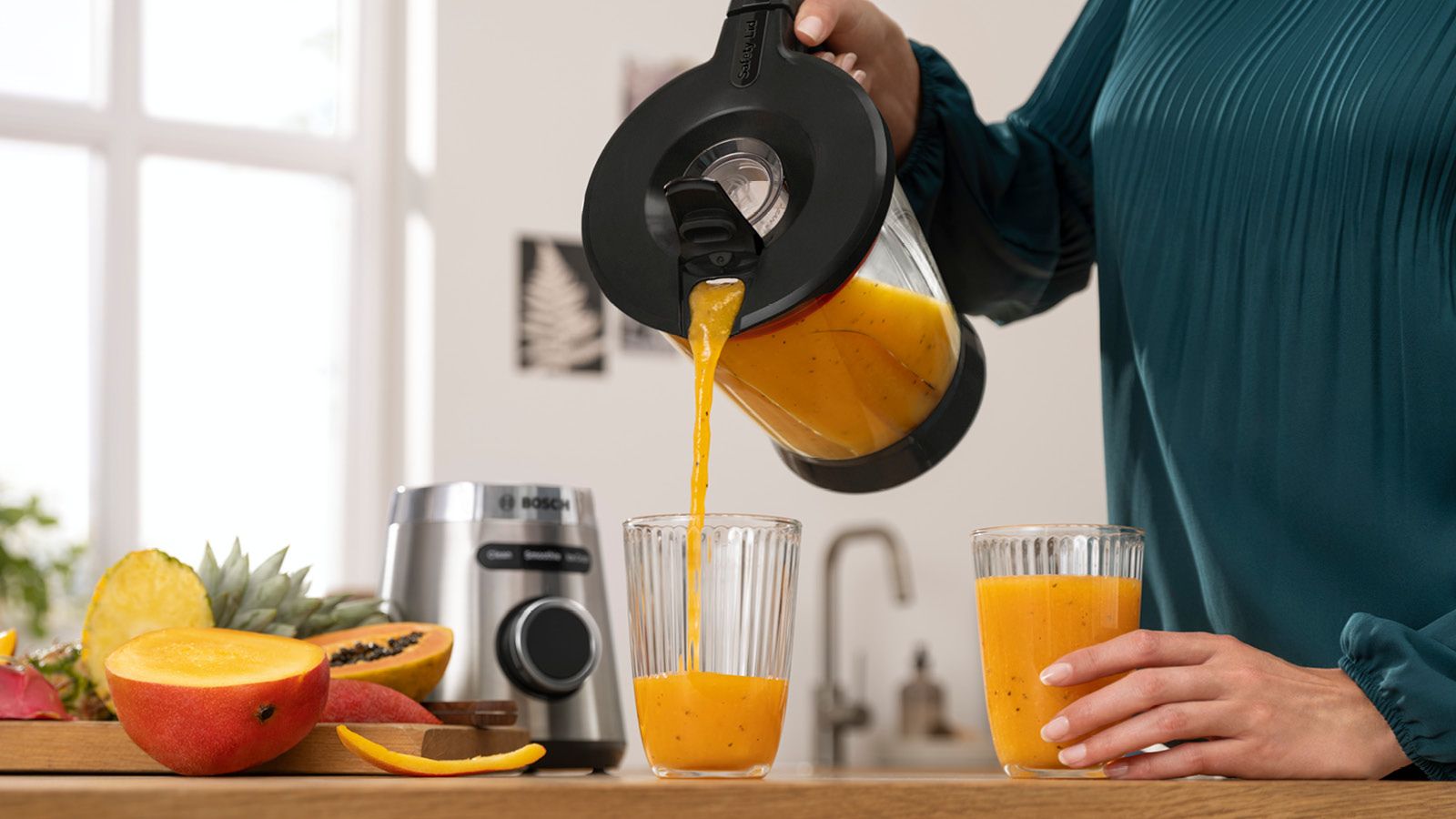 Liquidificador VitaPower Série 4 1200W em aço inoxidável MMB6382M