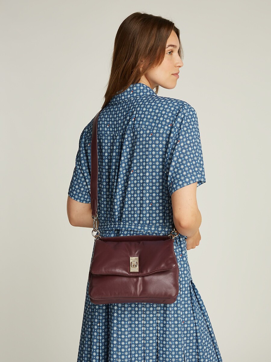 TOMMY HILFIGER<br>Bolsa com alças e tira de ombro em couro macio