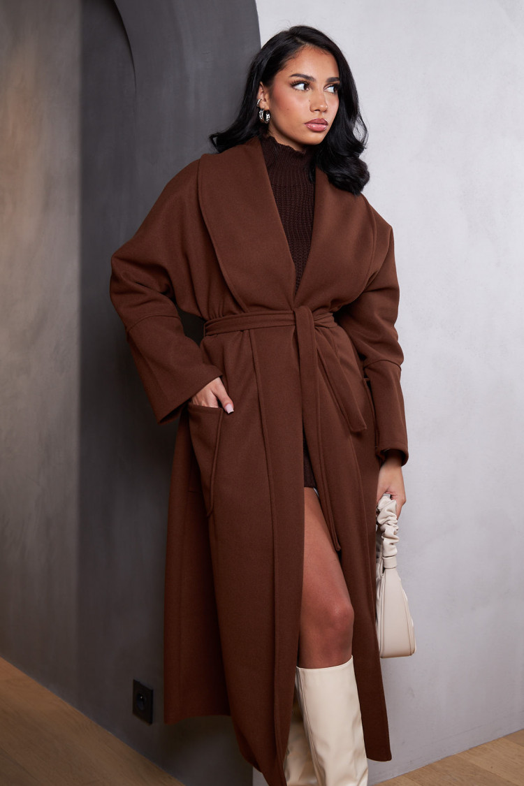 Manteau long ouvert texturé et ceinturé marron