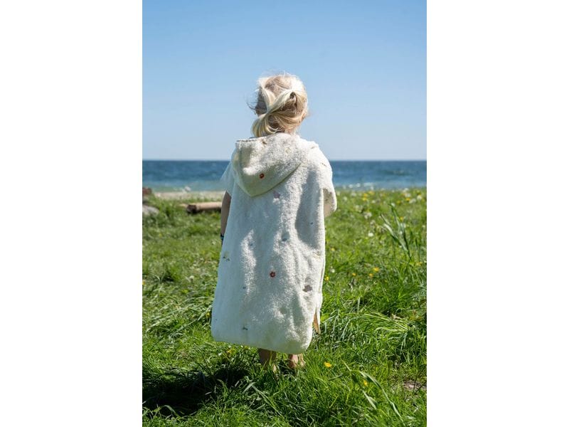 Filibabba Baby-Poncho mit Stickmuster Ocean Blossom Badeponcho mit Druckknöpfen für sicheren Sitz