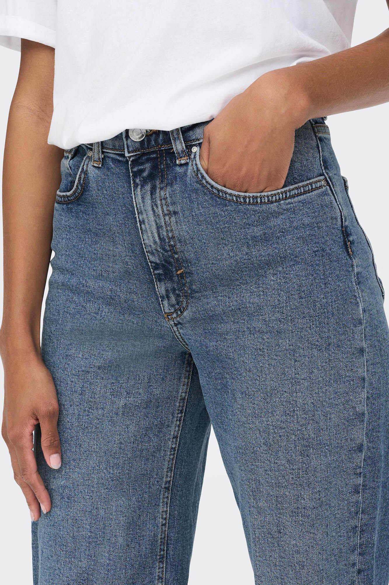 calças jeans de perna larga