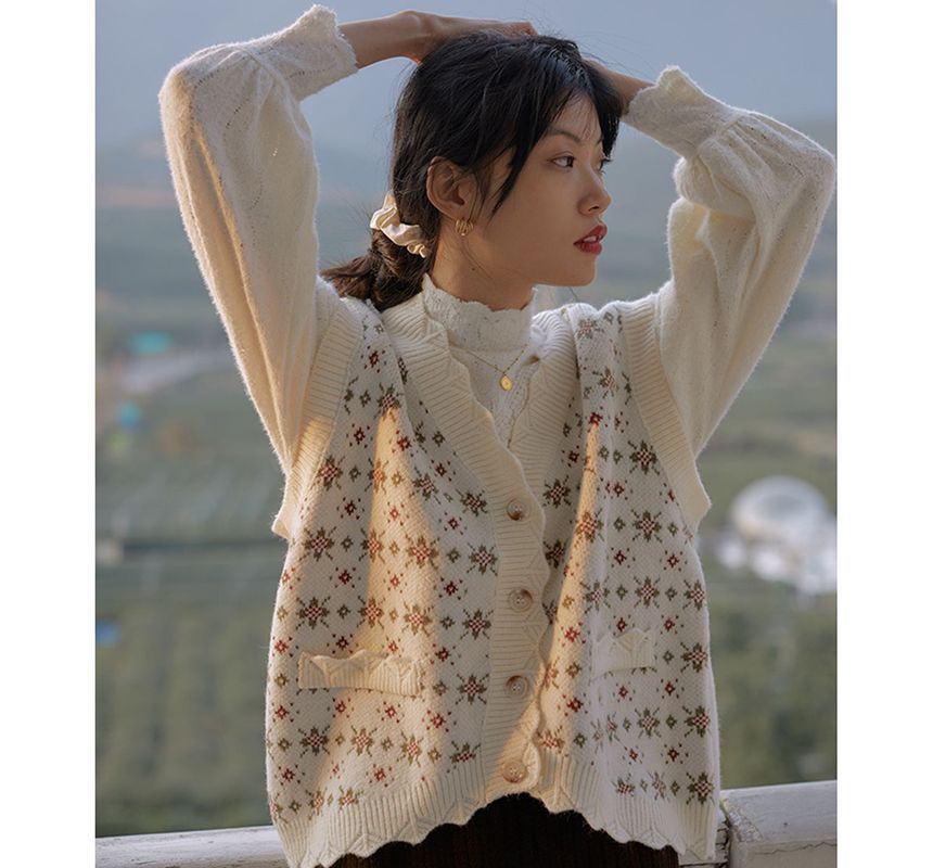 Essere - V-hals bloementrui met knoopjes / lange mouwen mock-neck gebreide top