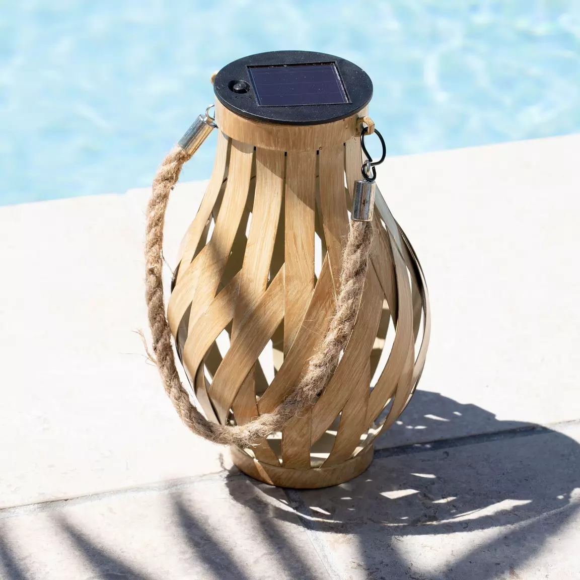 Lanterne solaire ajourée LED (H18,5 cm) Effet flamme Blanc chaud