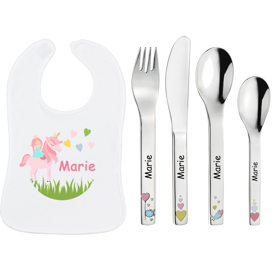 Schnullireich Geschenkset mit Namen Cora: Puresigns Kinderbesteck + Lätzchen Einhorn Herz Silber