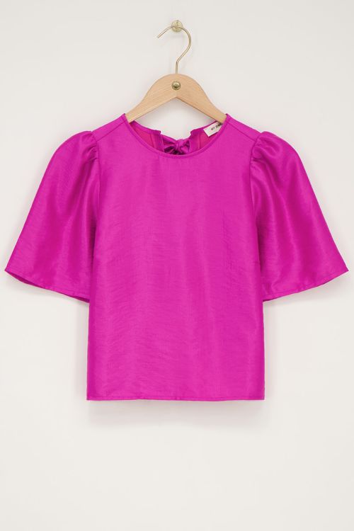 Roze top met geplooide mouwen en strikjes