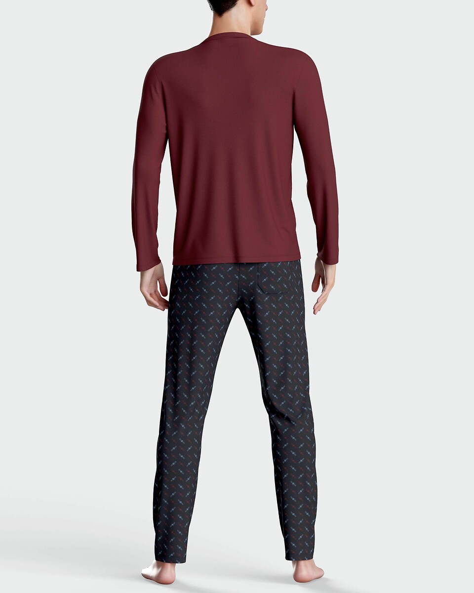 IMPETUS<br>Pijama de gola redonda com fechamento por botões