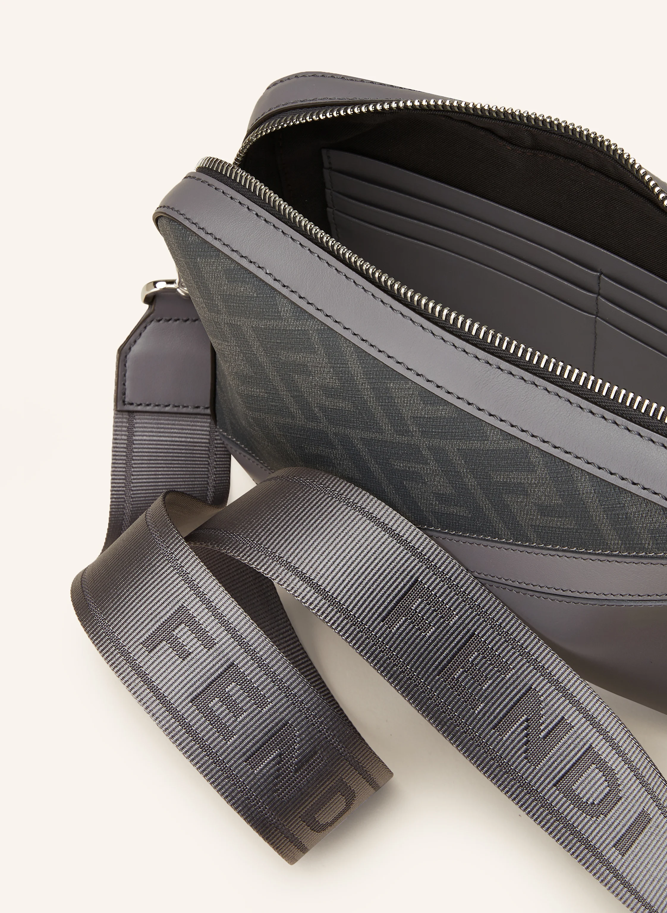 FENDI Umhängetasche CAMERA CASE