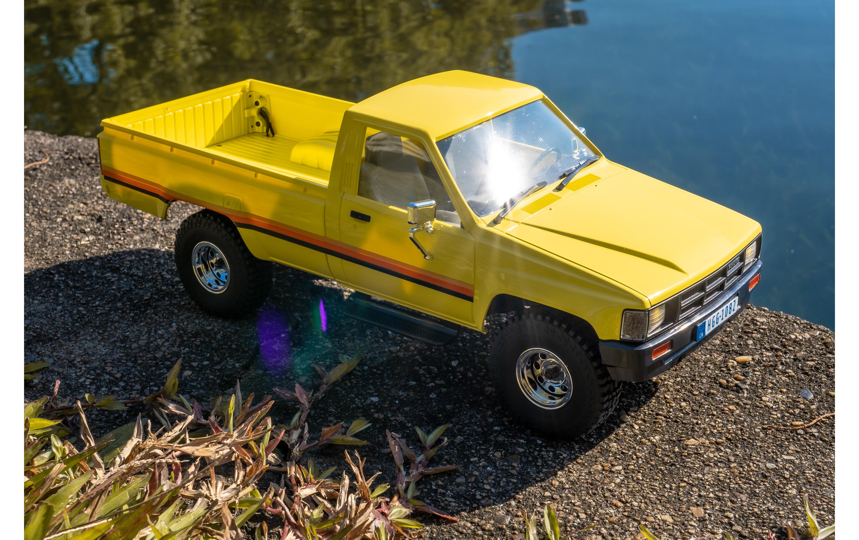 Scale Crawler Toyota Hilux 1983, 4WD RTR, 1:18<br>Detailgetreuer RC Pickup im Massstab 1:18