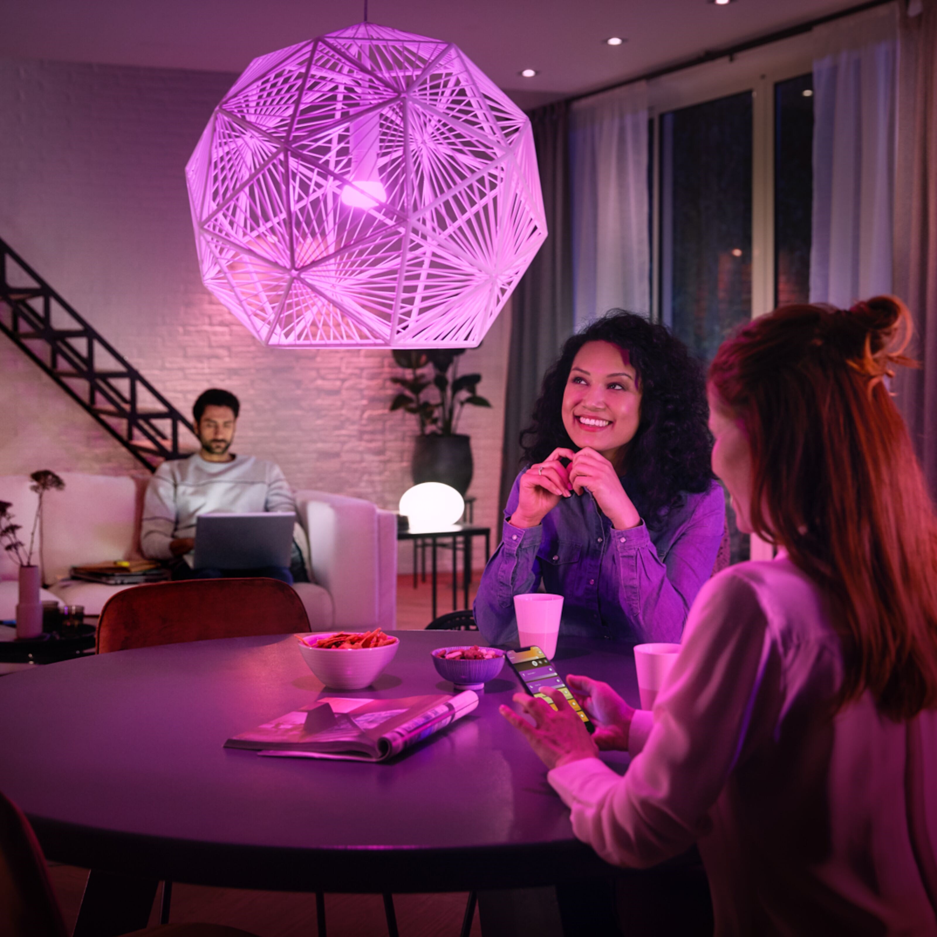 Philips Hue Color Ambiance Startpakke for smarte LED-pærer 2-pk.