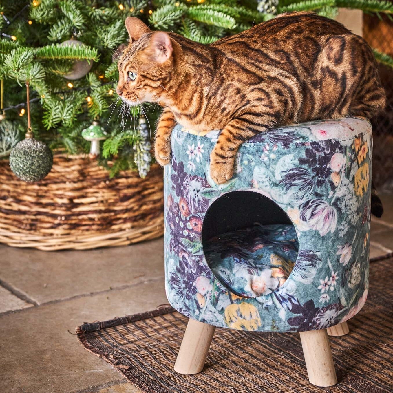 Intratuin poef met kattenmand bloemenprint D 35 H 42 cm