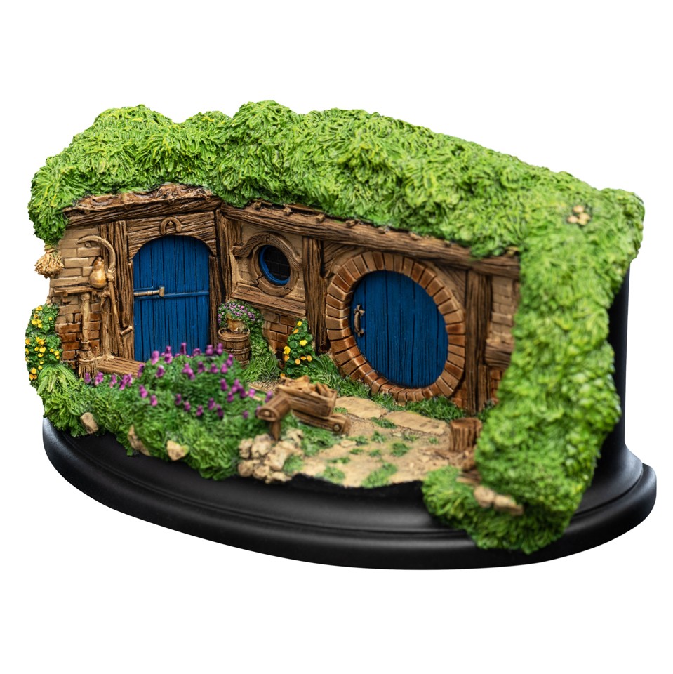The Hobbit Trilogy - Hobbit Hole 33 Lakeside Environment