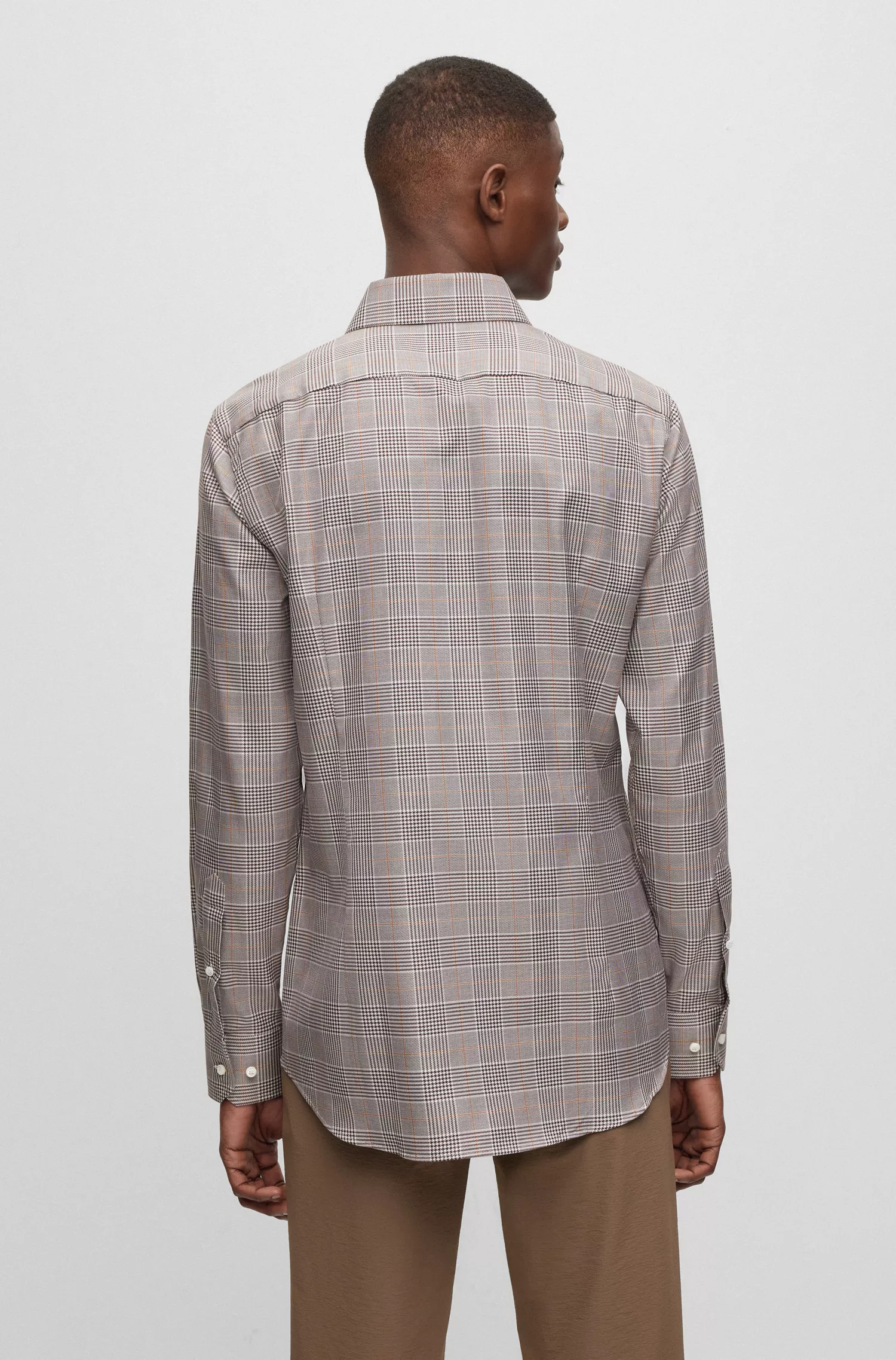 Camisa BOSS Camel Slim-Fit em algodão xadrez.