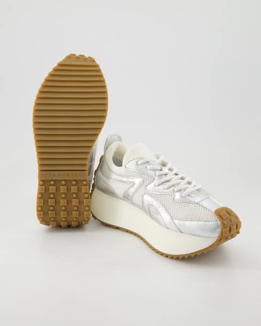 Inuikii Maribella Runner Metallic Sneaker in Silber