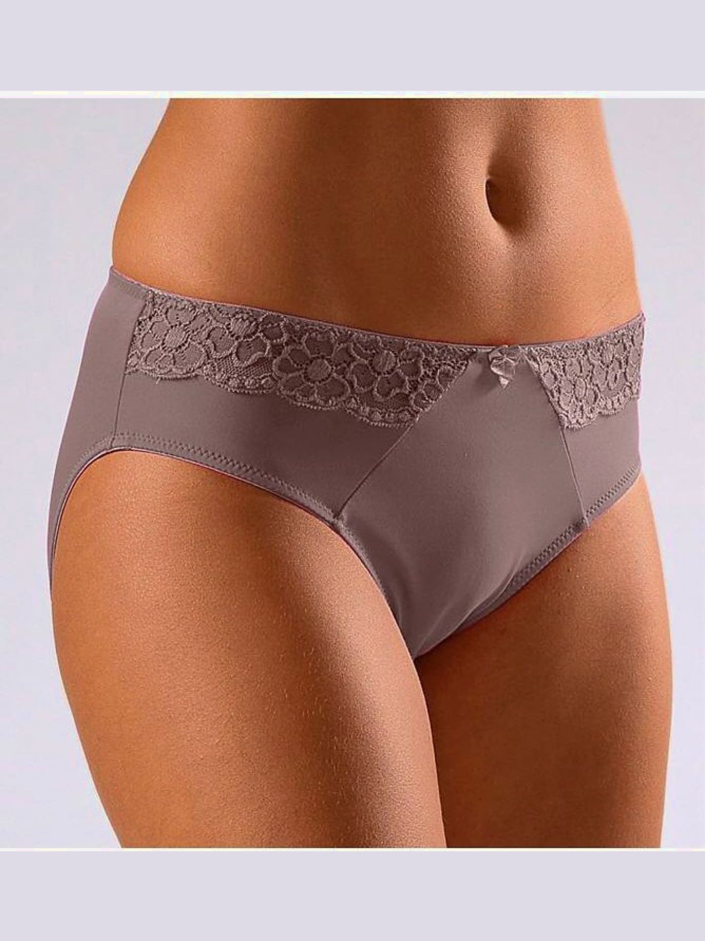 Slip confortable avec élégant empiècement dentelle
