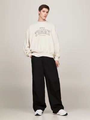 Moletom cropped estilo universitário