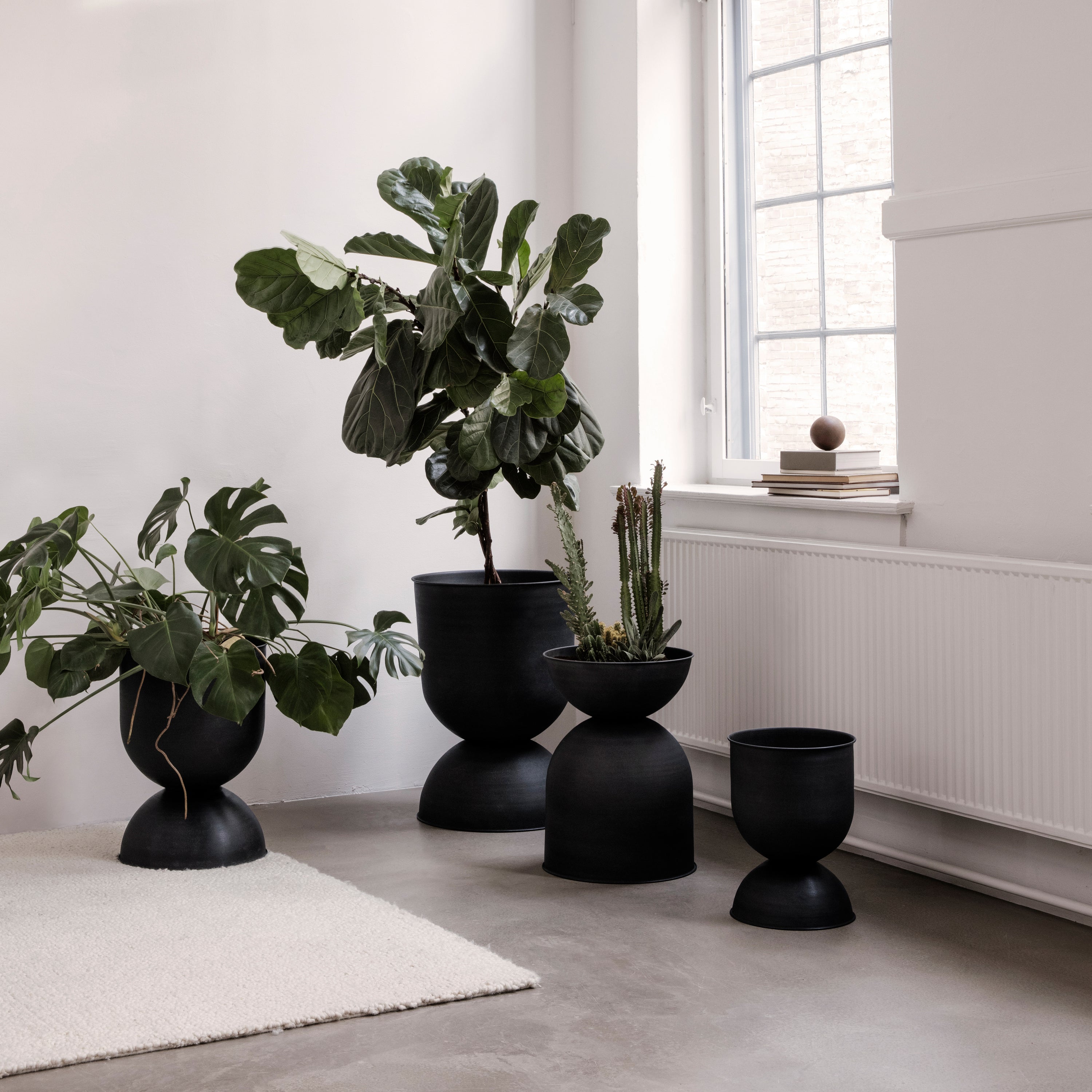 Ferm Living Hourglass Pot L