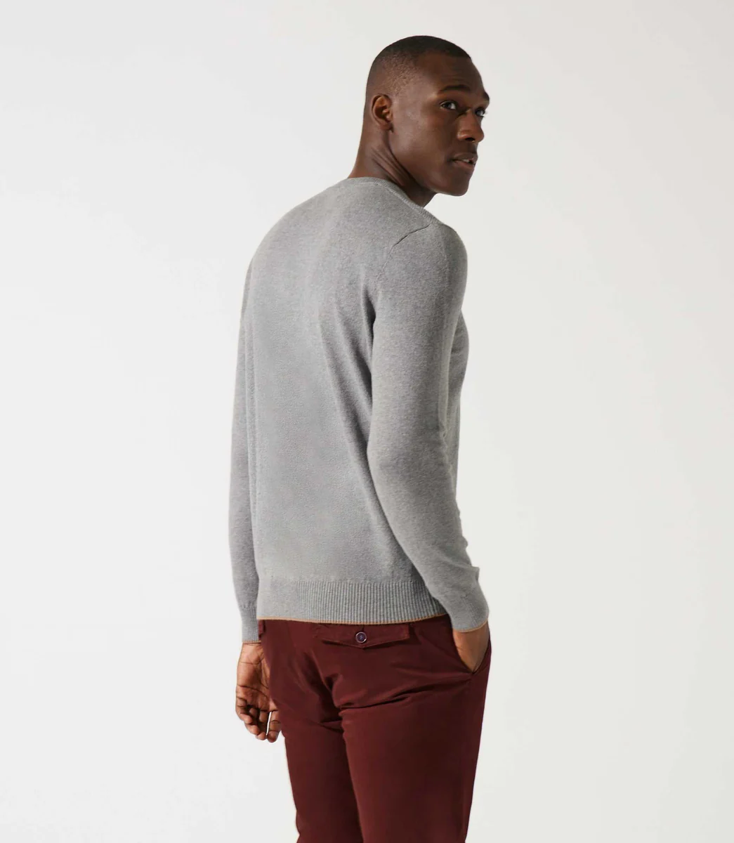 Pull col v rayé gris chiné