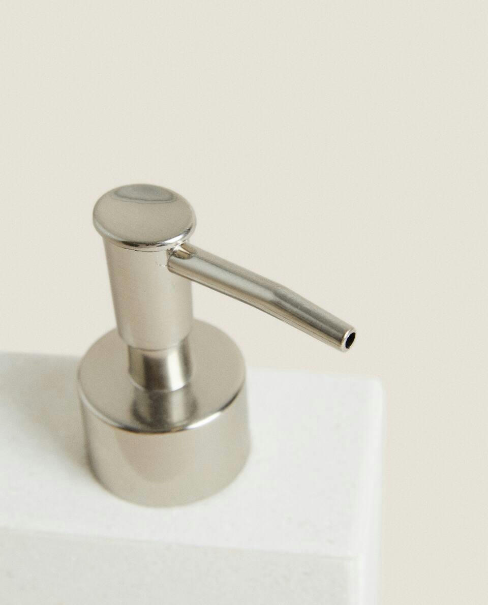 Conjunto de banheiro em mármore