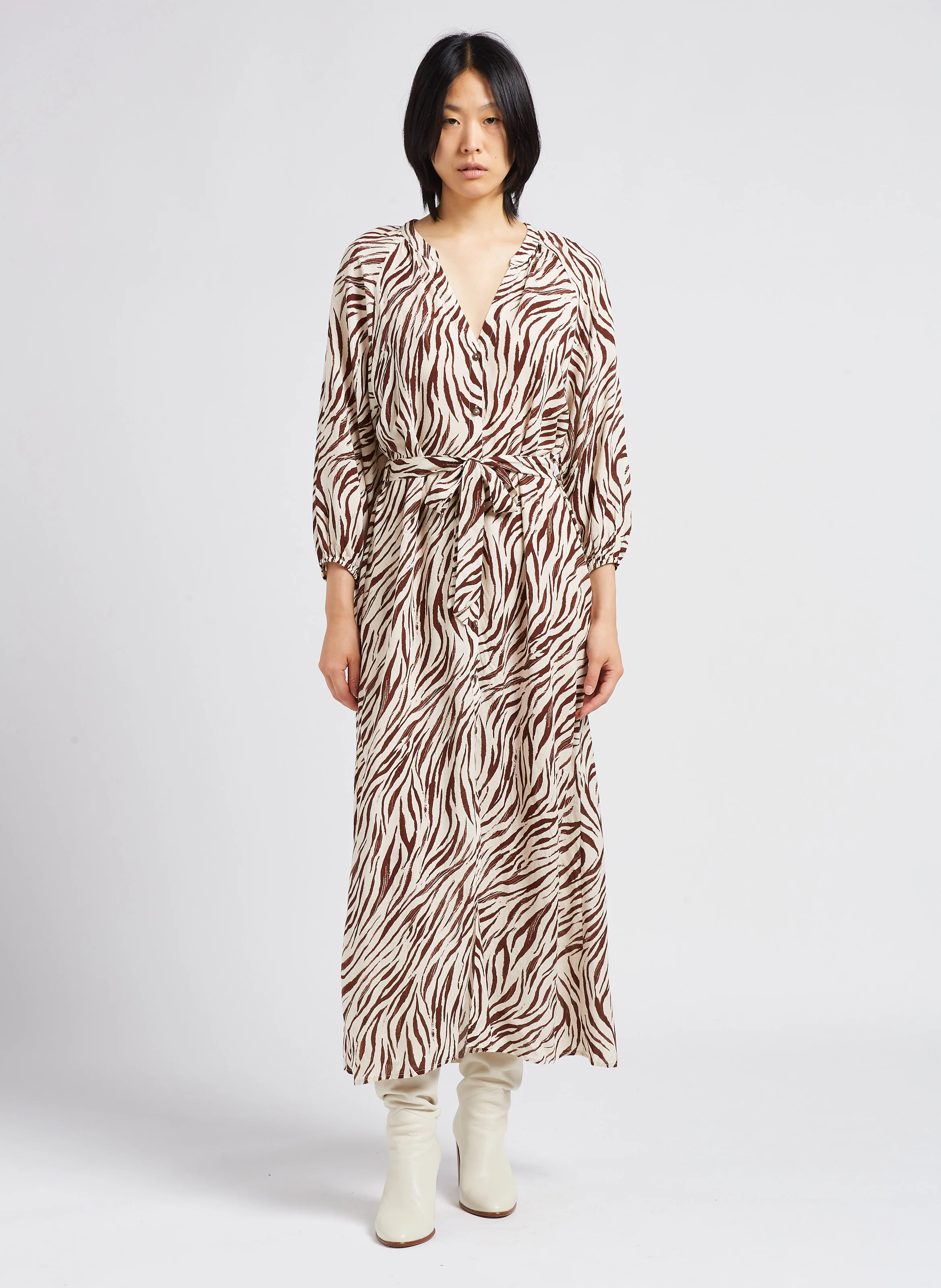 LEXI - Robe longue coupe droite à col v | Beige
