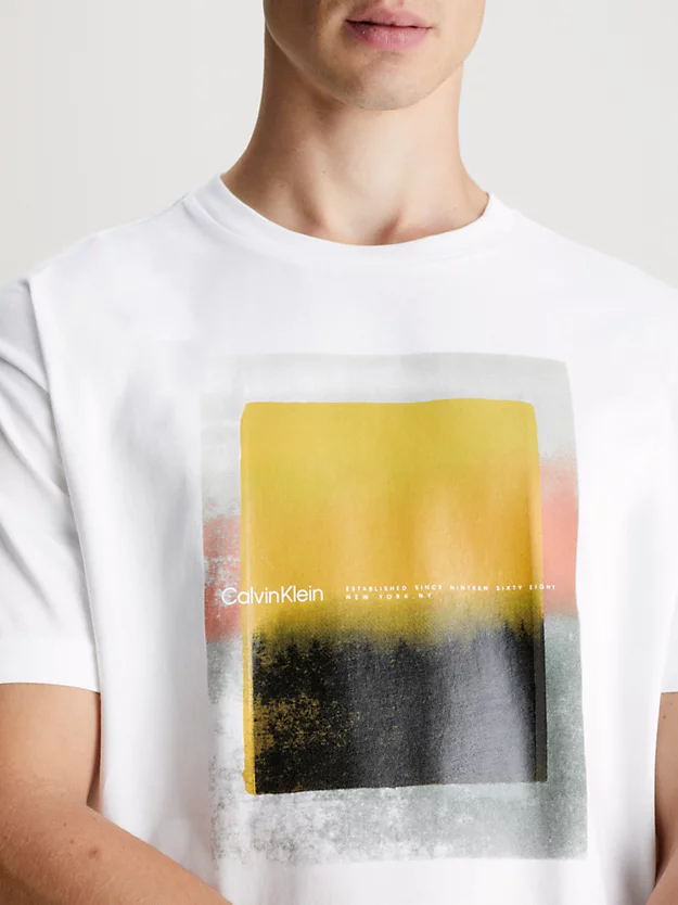Camiseta com estampa gráfica