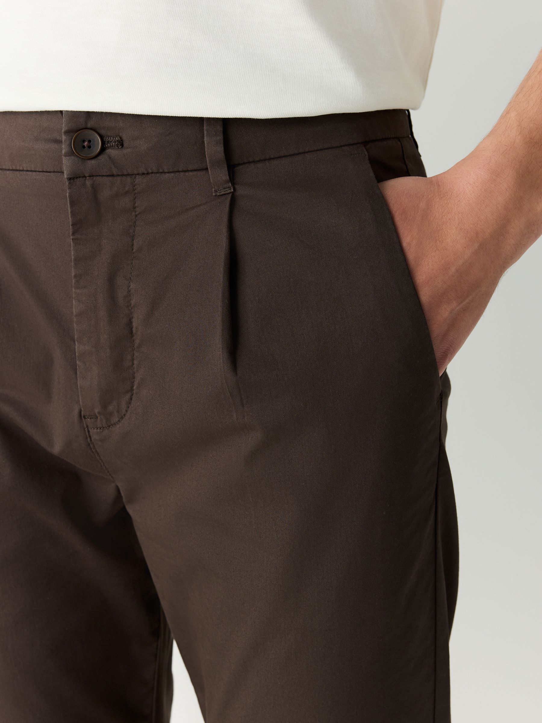 Bruin - Lichtgewicht geplooide stretch chinobroek