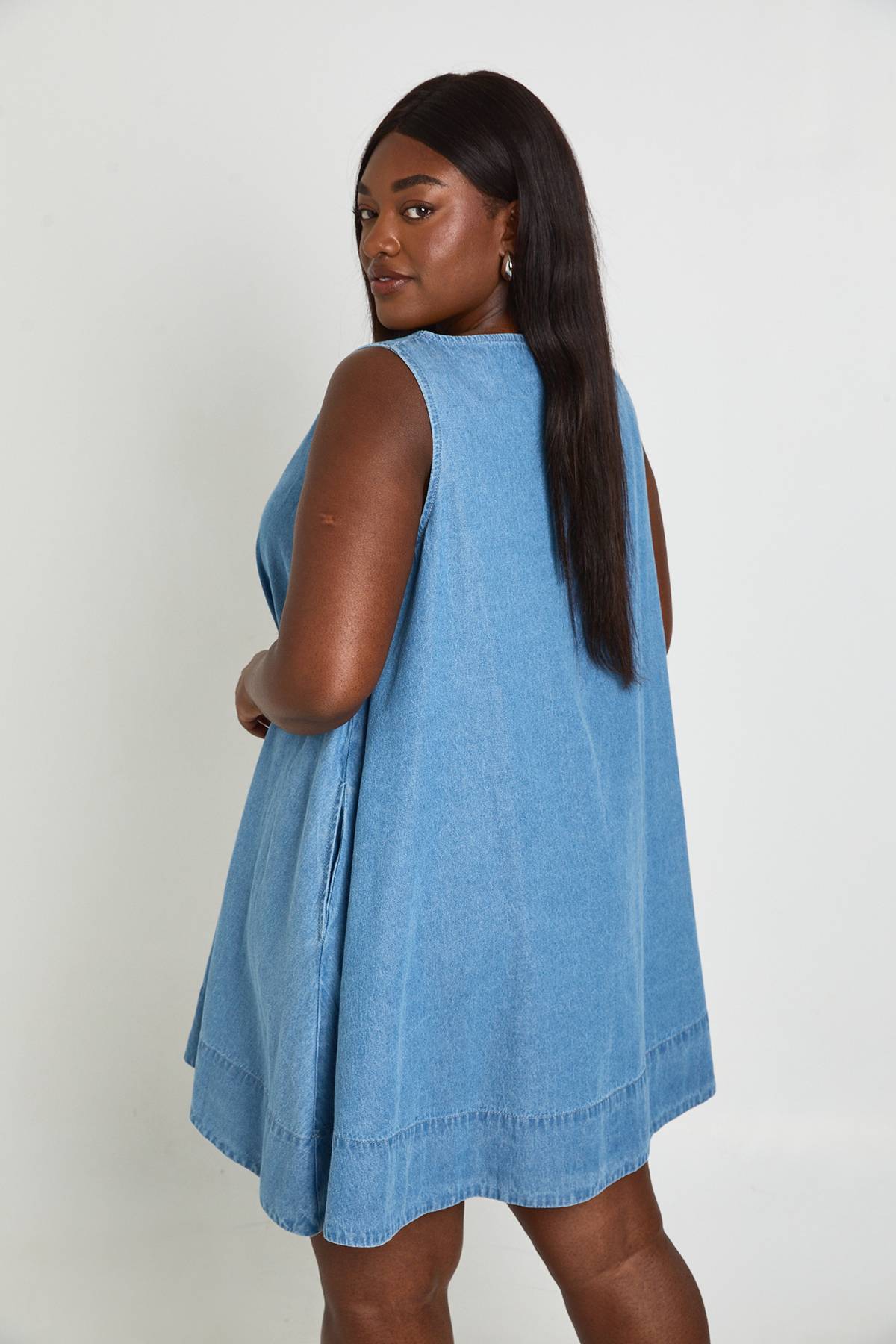 boohoo Robe Trapèze Dos Nageur En Chambray Grande Taille