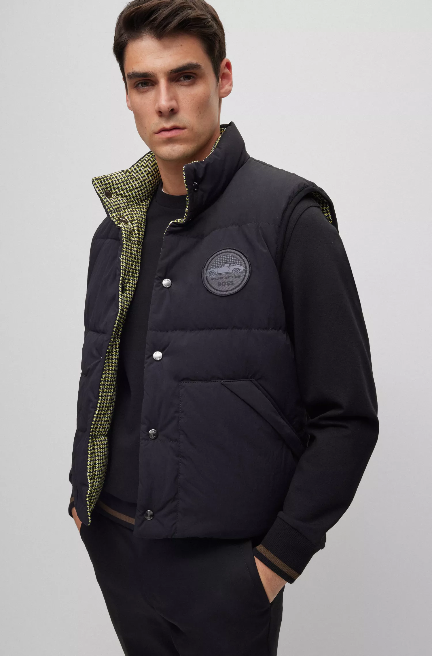 Colete reversível BOSS Black-Porsche x BOSS em corte regular.